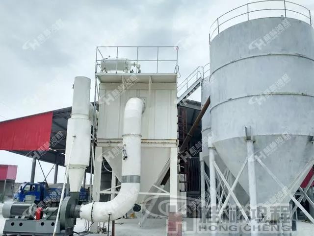 350目碳酸鈣生產設備碳酸鈣磨粉機現場 350目碳酸鈣生產設備碳酸鈣磨粉機現場