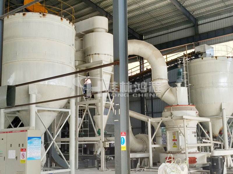 白灰雷蒙磨機HC1700時產10噸客戶現場 白灰雷蒙磨機HC1700時產10噸客戶現場